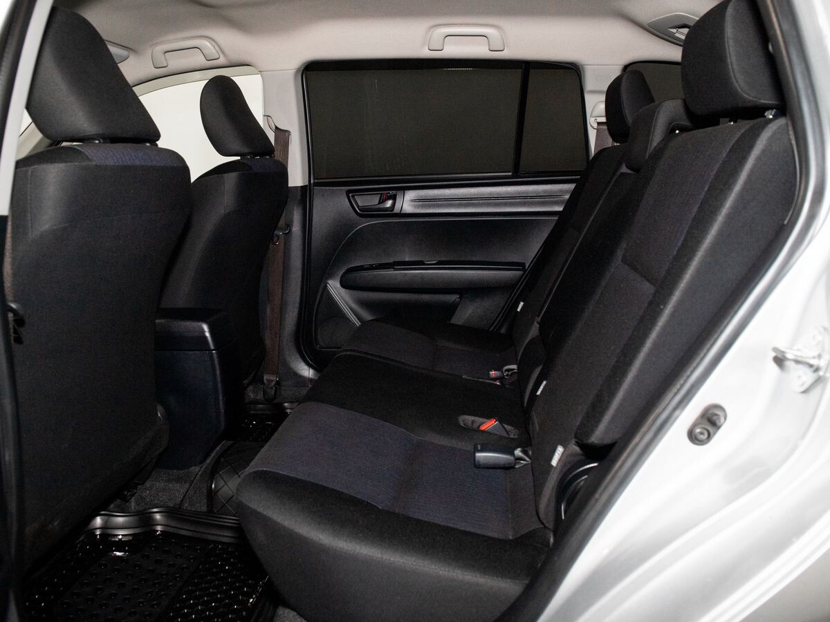 Toyota Corolla Fielder 2019 - фото автомобиля