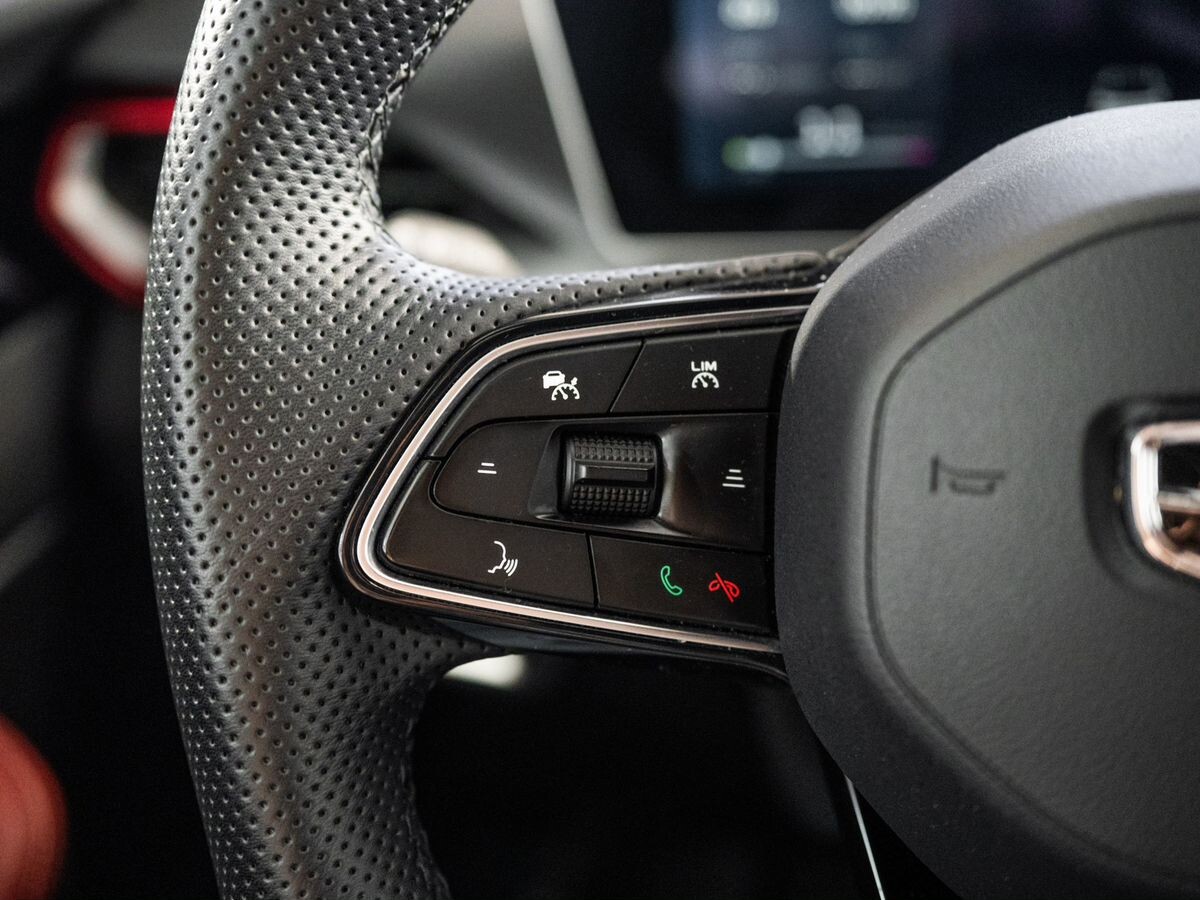 Geely Coolray 2023 - фото автомобиля