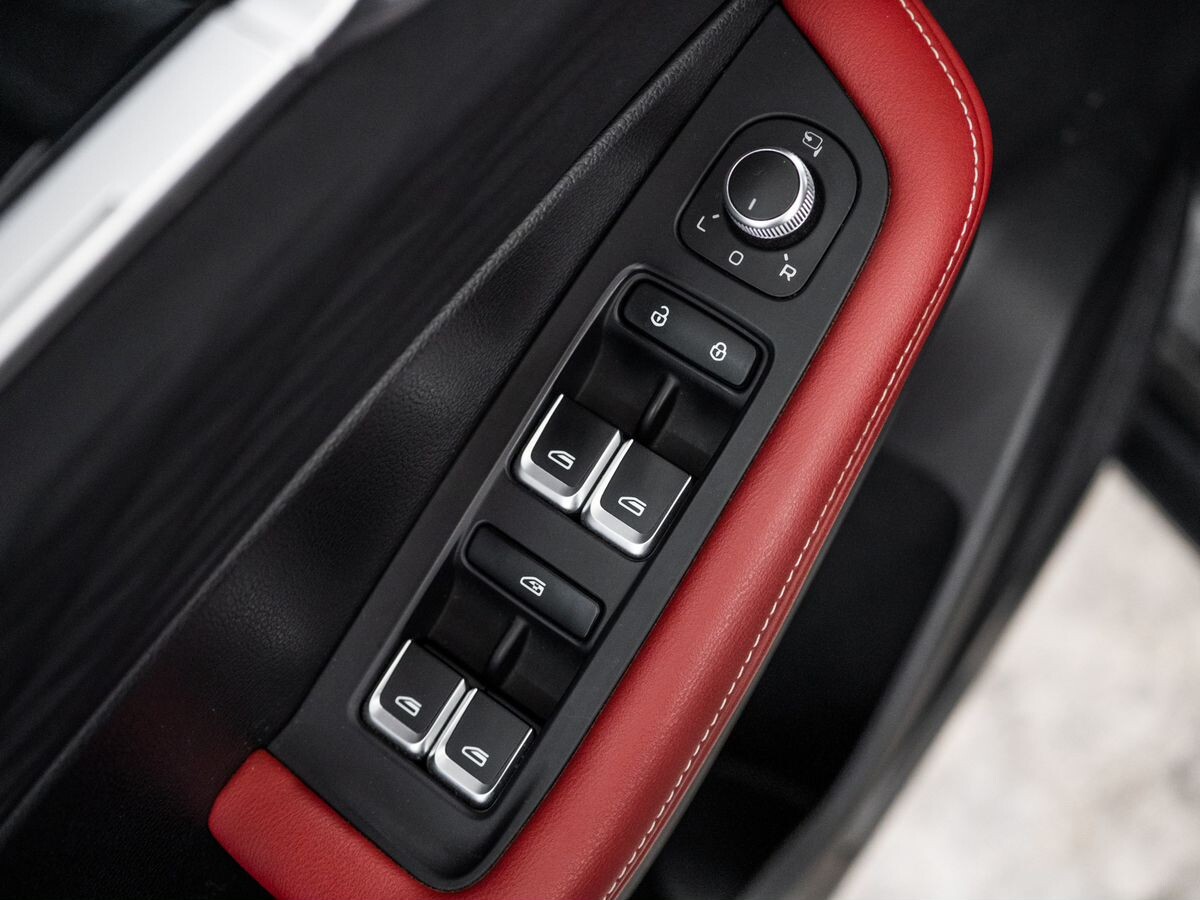 Geely Coolray 2023 - фото автомобиля