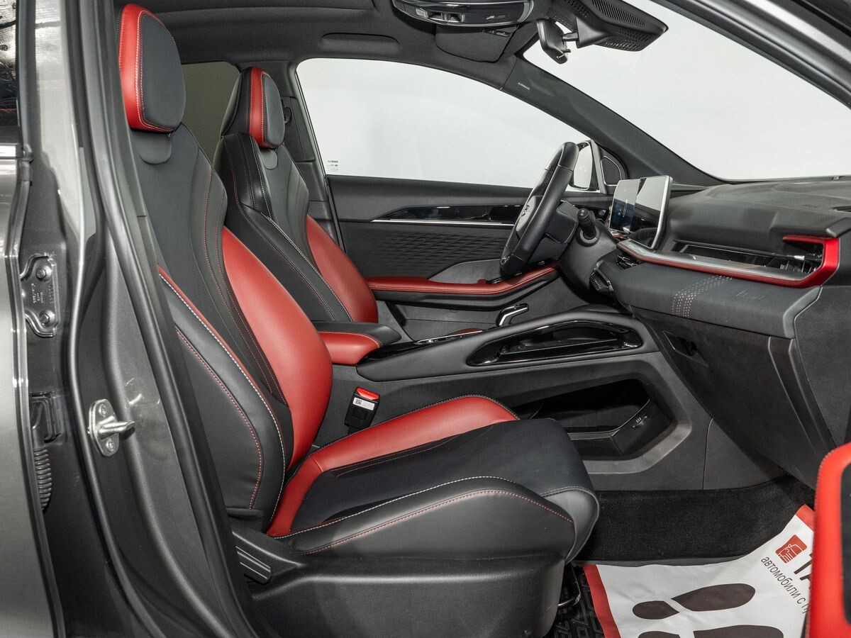 Geely Coolray 2023 - фото автомобиля