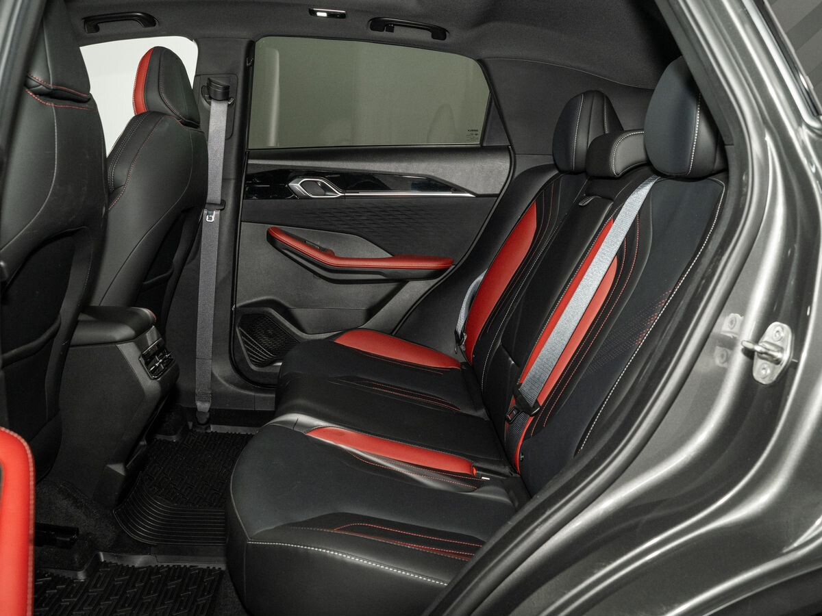 Geely Coolray 2023 - фото автомобиля