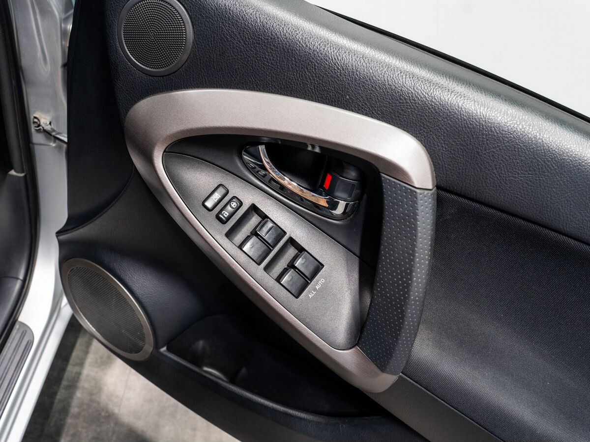 Toyota RAV4 2008 - фото автомобиля