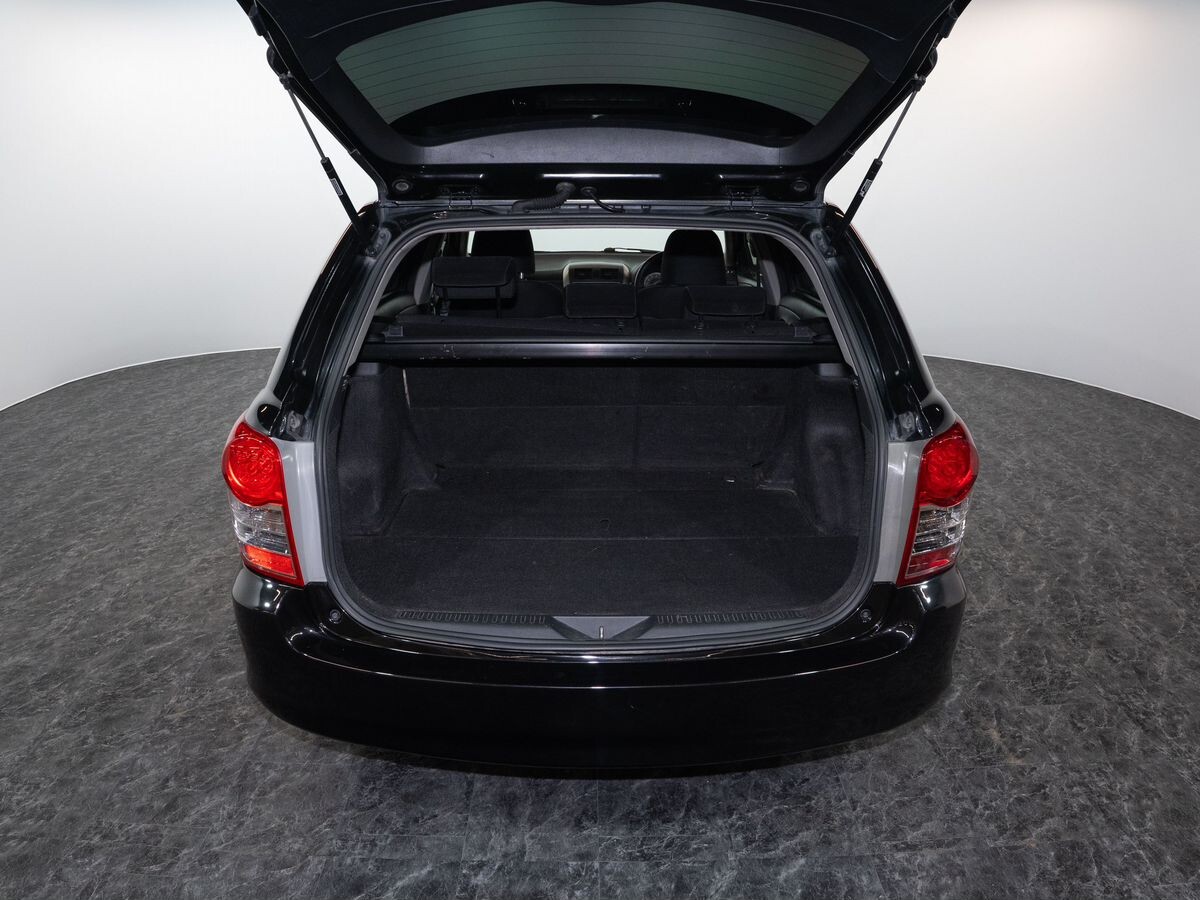 Toyota Corolla Fielder 2011 - фото автомобиля
