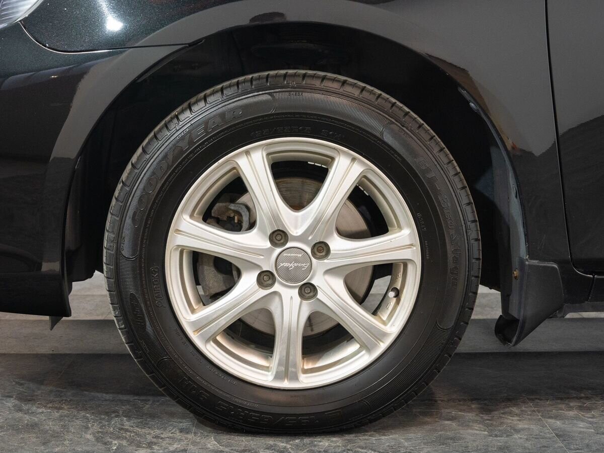 Toyota Corolla Fielder 2011 - фото автомобиля
