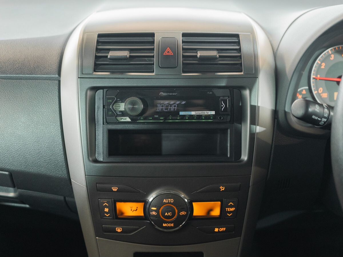 Toyota Corolla Fielder 2011 - фото автомобиля