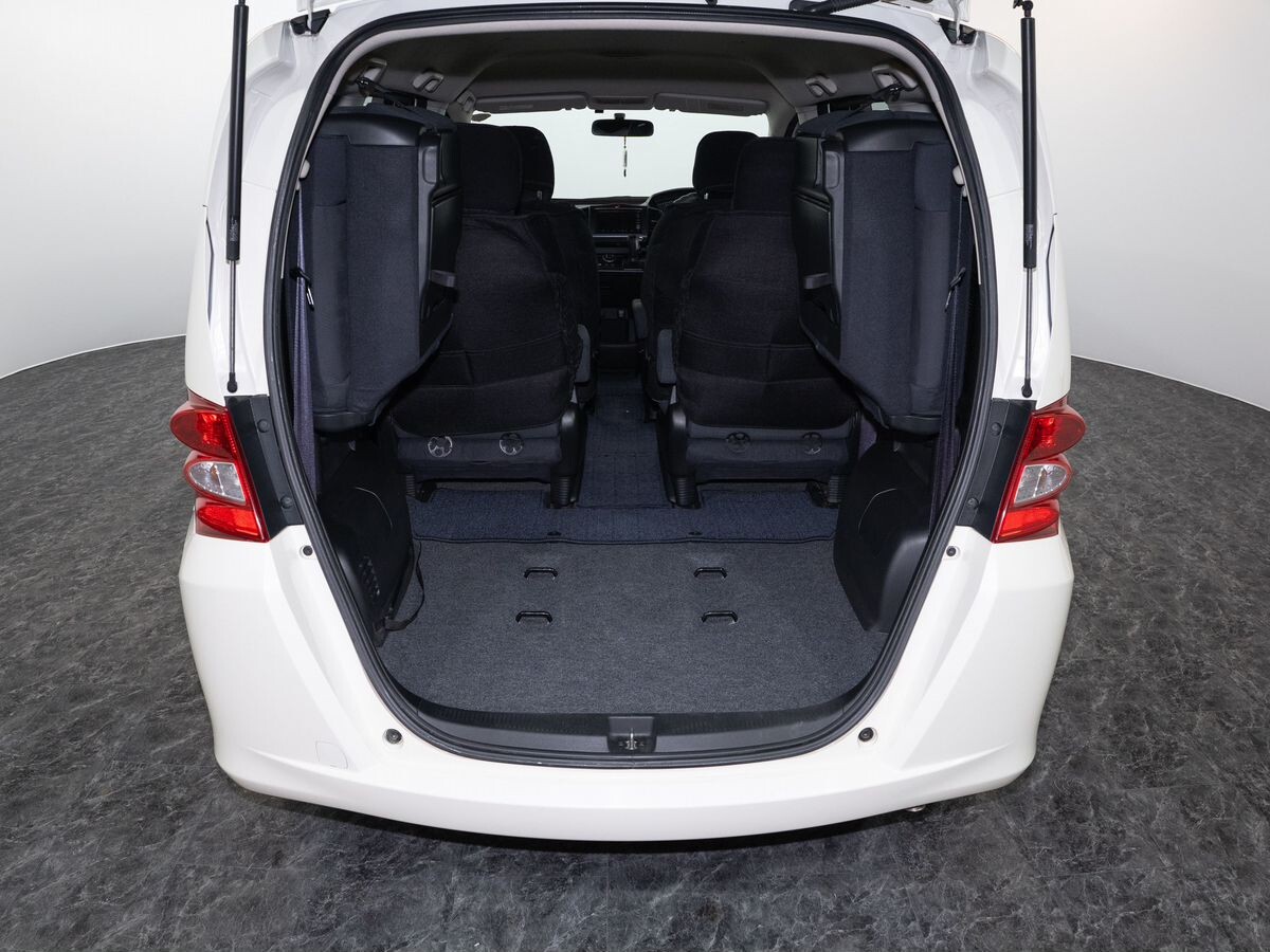 Honda Freed 2010 - фото автомобиля