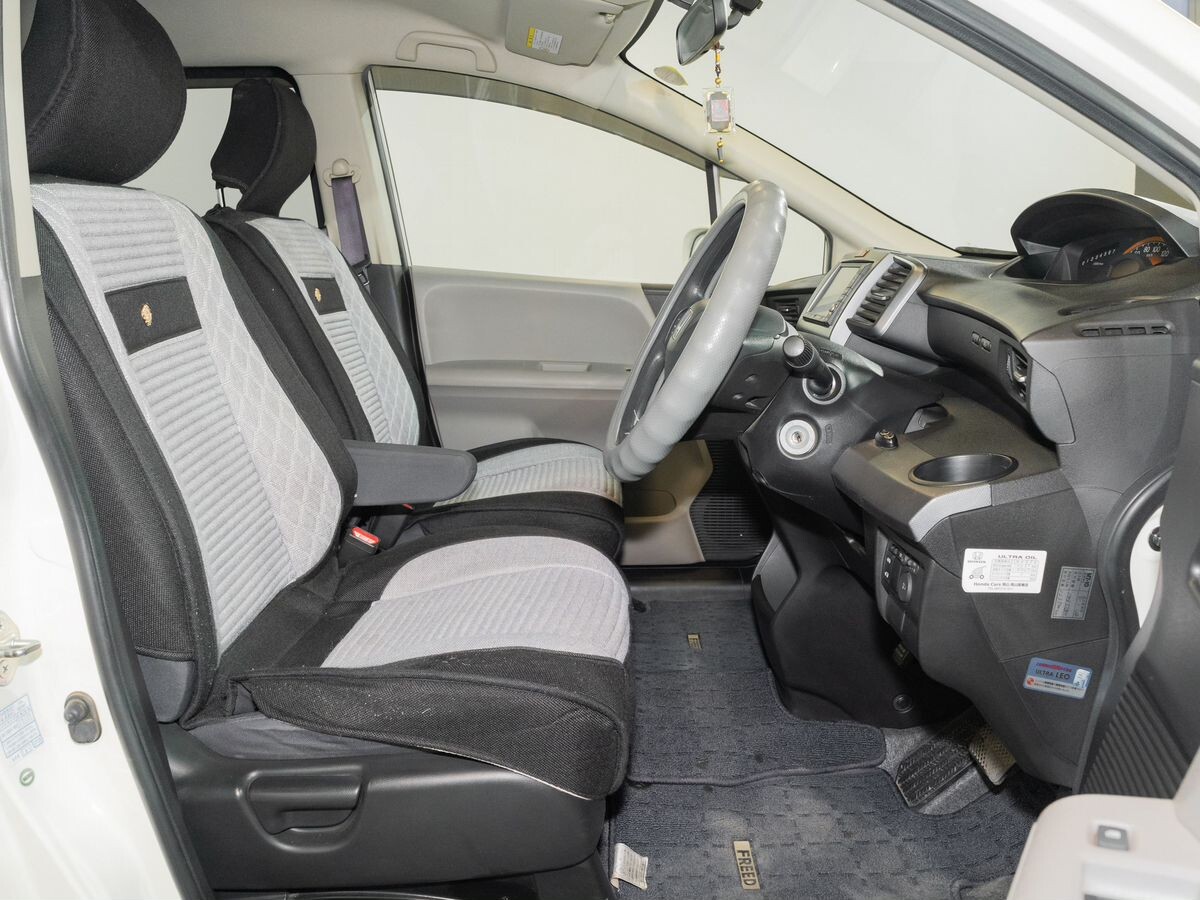 Honda Freed 2010 - фото автомобиля