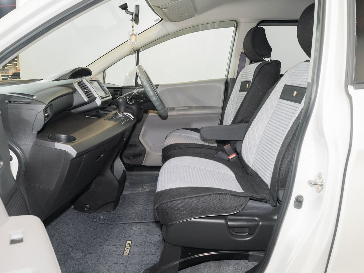 Honda Freed 2010 - фото автомобиля