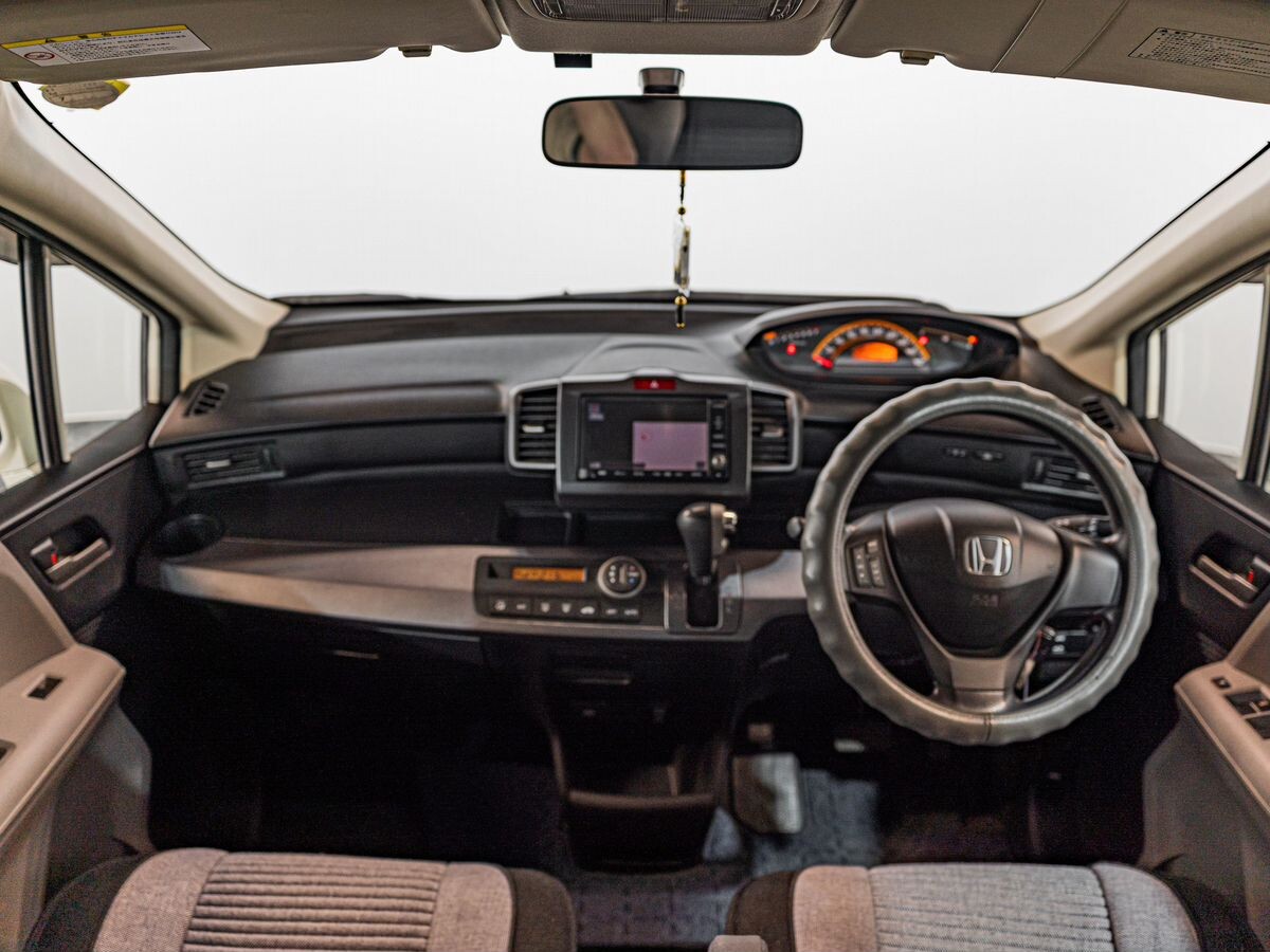 Honda Freed 2010 - фото автомобиля