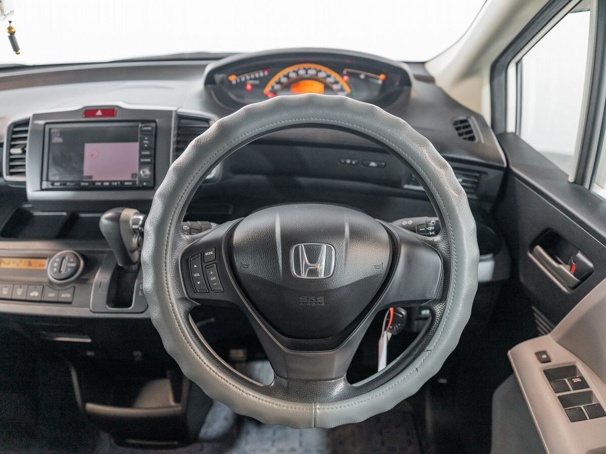 Honda Freed 2010 - фото автомобиля