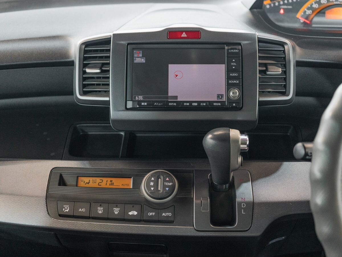 Honda Freed 2010 - фото автомобиля