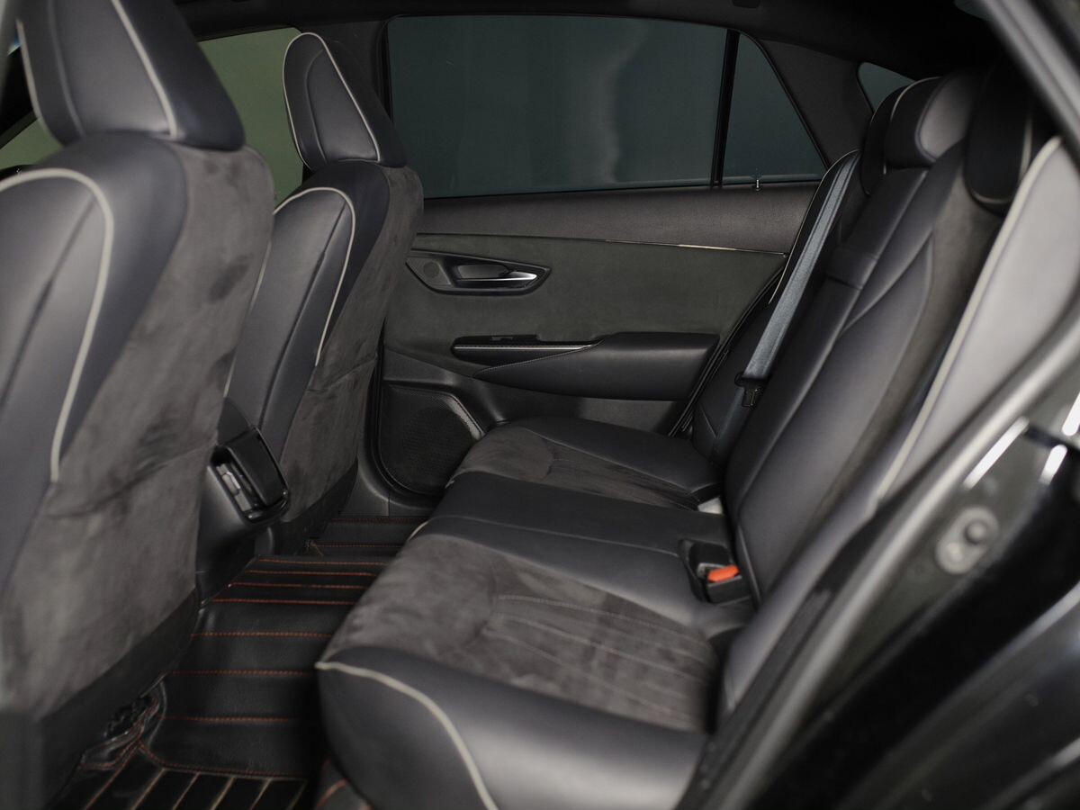 Toyota Crown 2018 - фото автомобиля