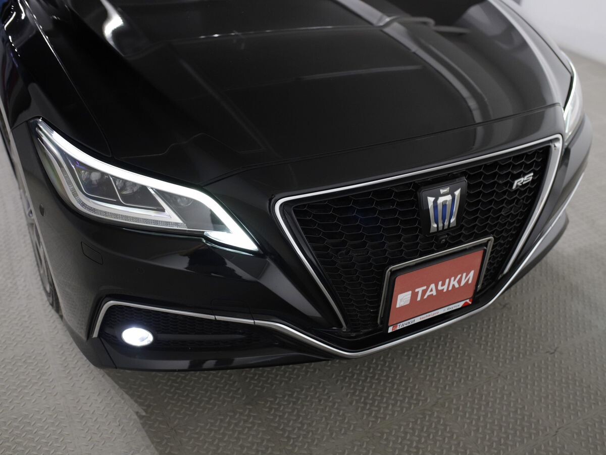 Toyota Crown 2018 - фото автомобиля