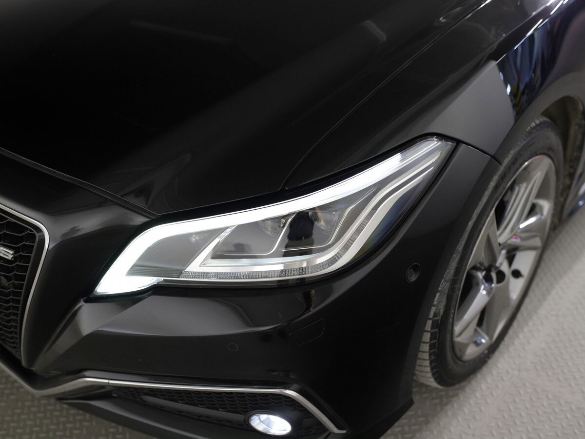 Toyota Crown 2018 - фото автомобиля