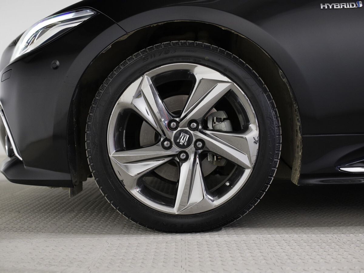 Toyota Crown 2018 - фото автомобиля