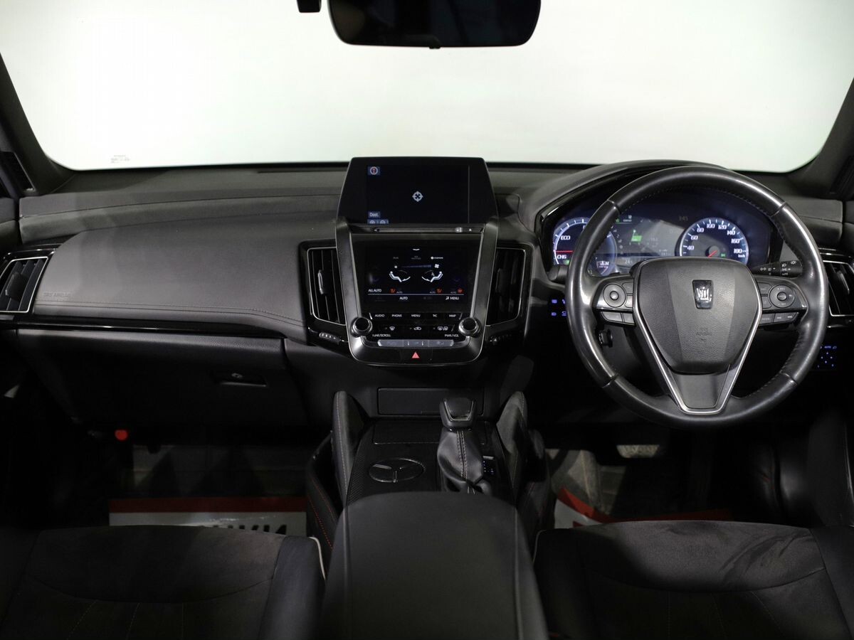 Toyota Crown 2018 - фото автомобиля