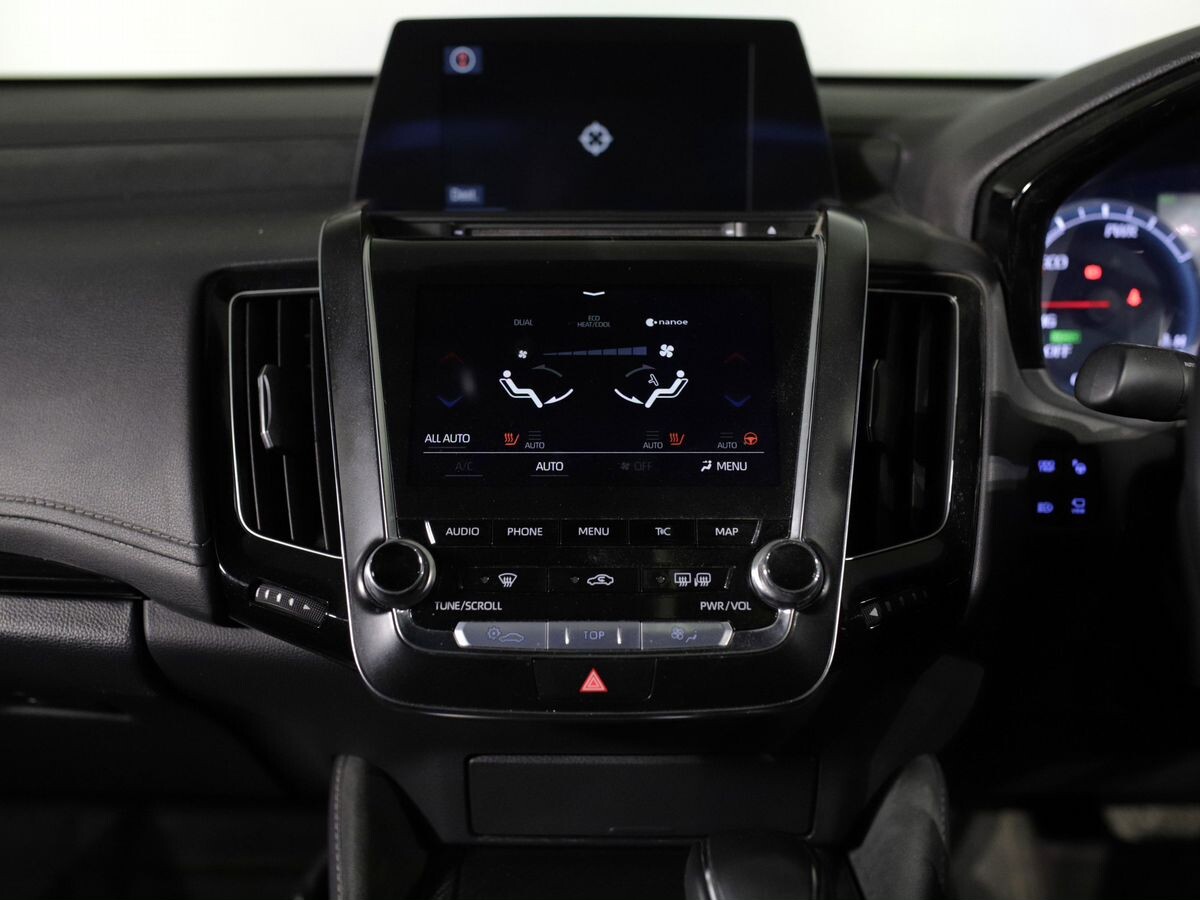 Toyota Crown 2018 - фото автомобиля