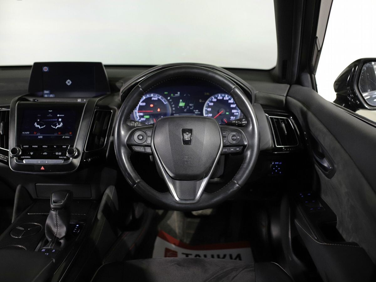 Toyota Crown 2018 - фото автомобиля