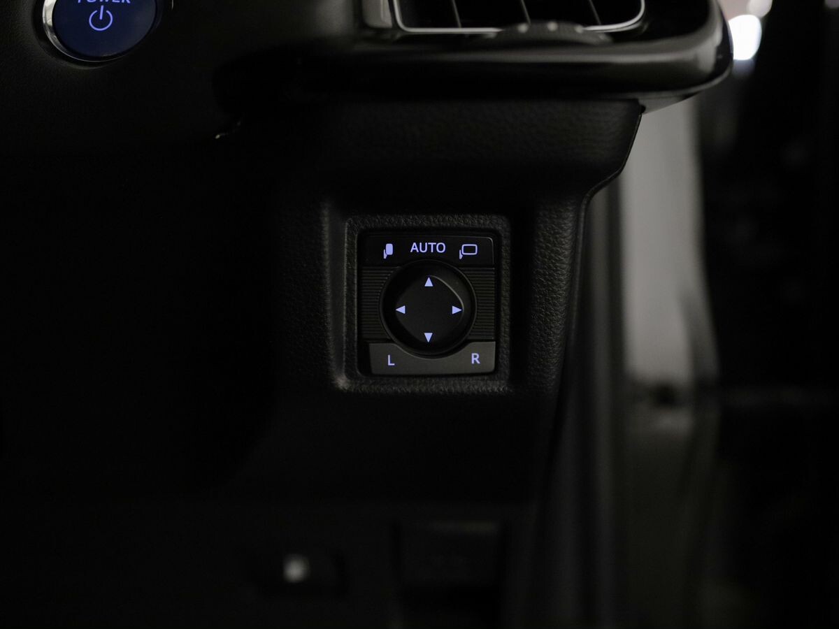 Toyota Crown 2018 - фото автомобиля