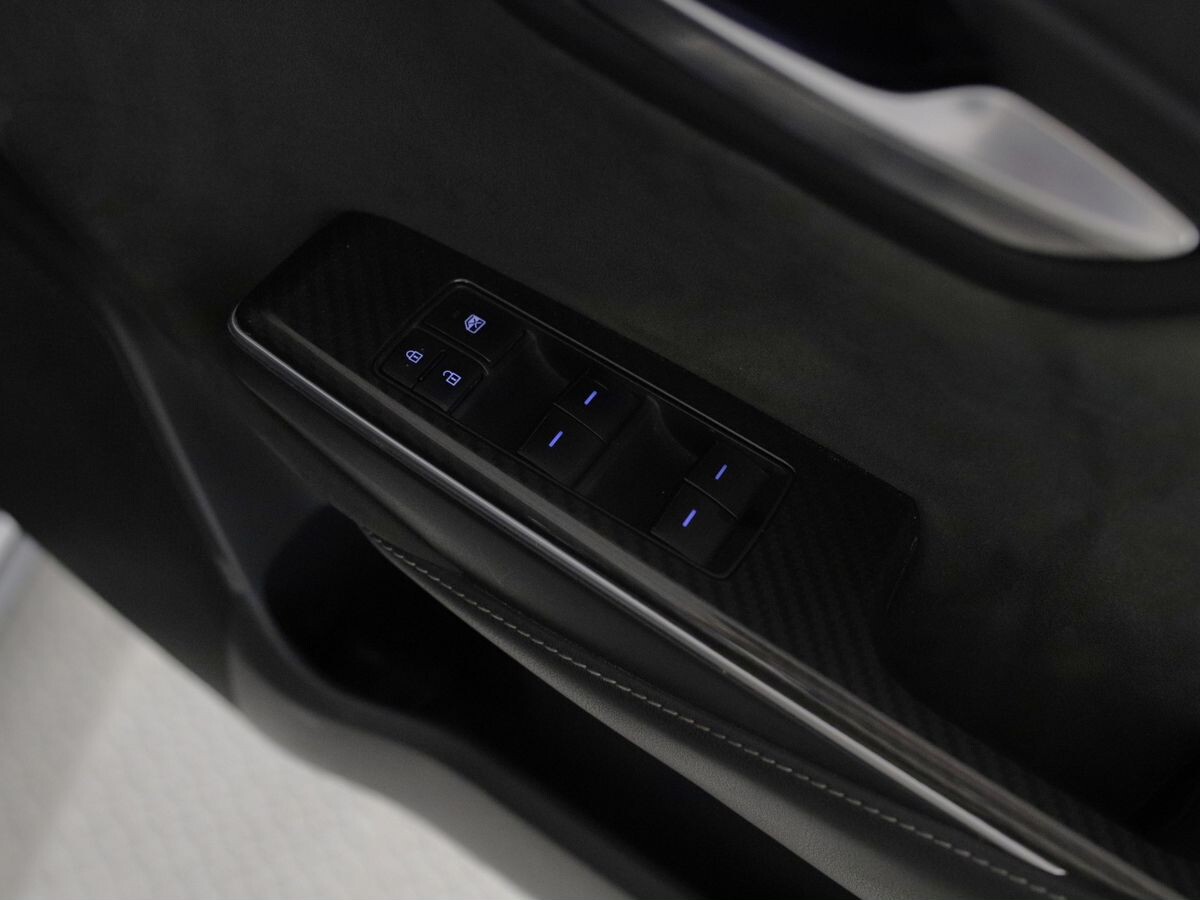 Toyota Crown 2018 - фото автомобиля
