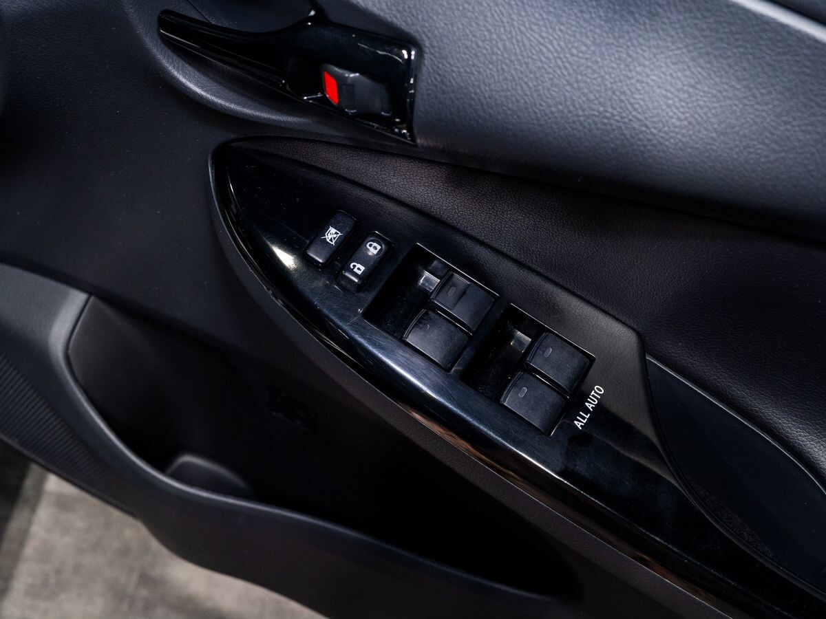 Toyota Corolla Fielder 2011 - фото автомобиля