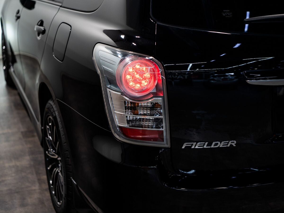 Toyota Corolla Fielder 2011 - фото автомобиля