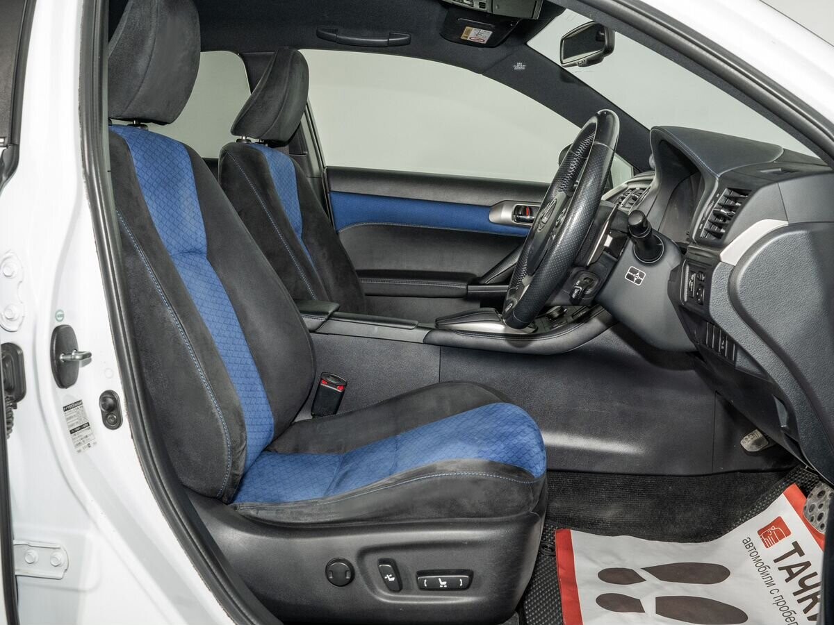 Lexus CT200h 2014 - фото автомобиля