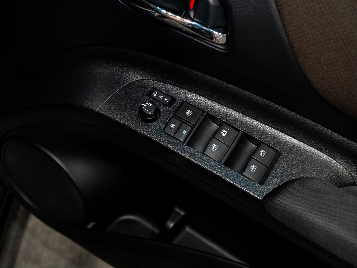 Toyota Sienta 2019 - фото автомобиля