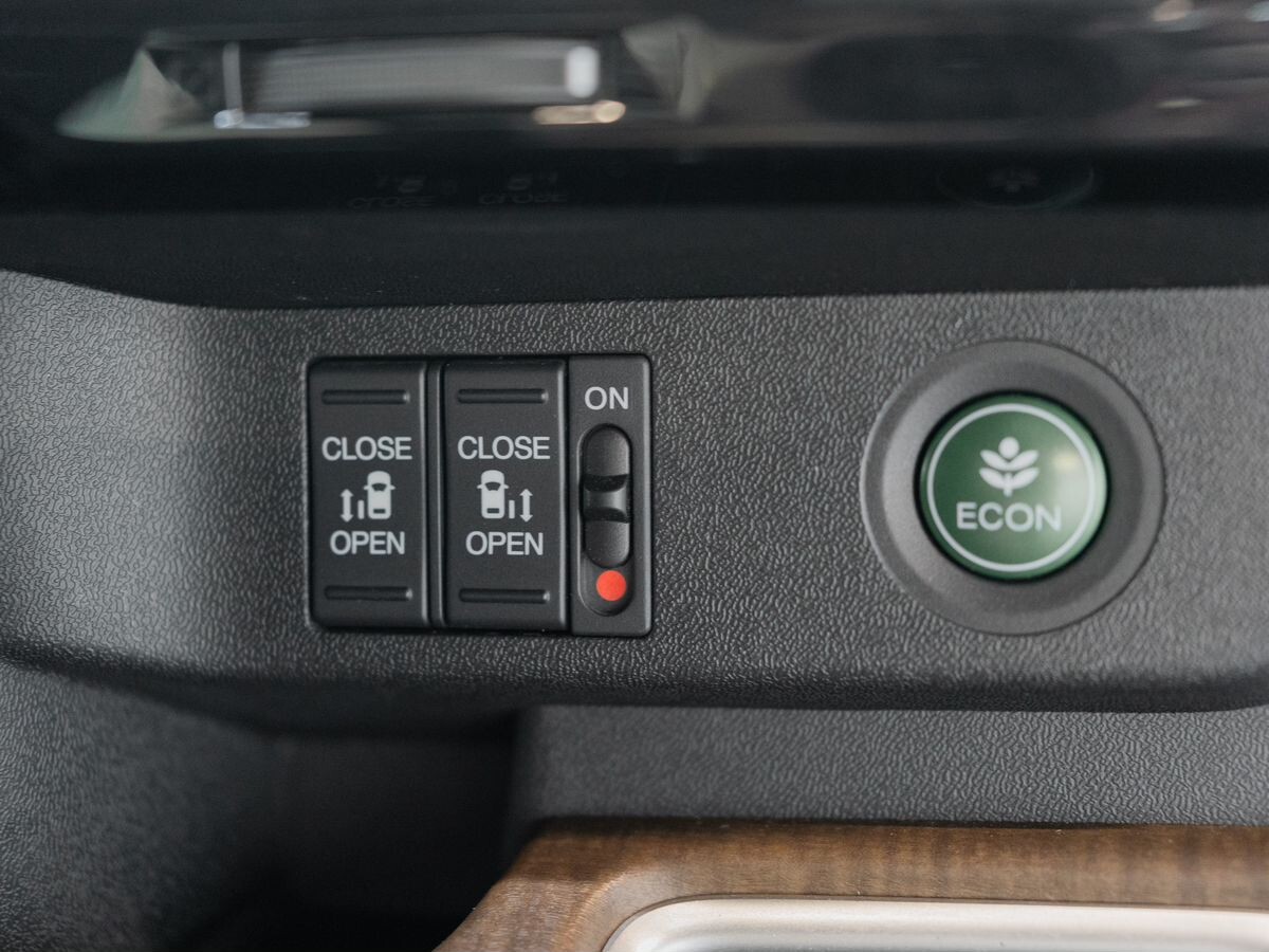 Honda Stepwgn 2018 - фото автомобиля