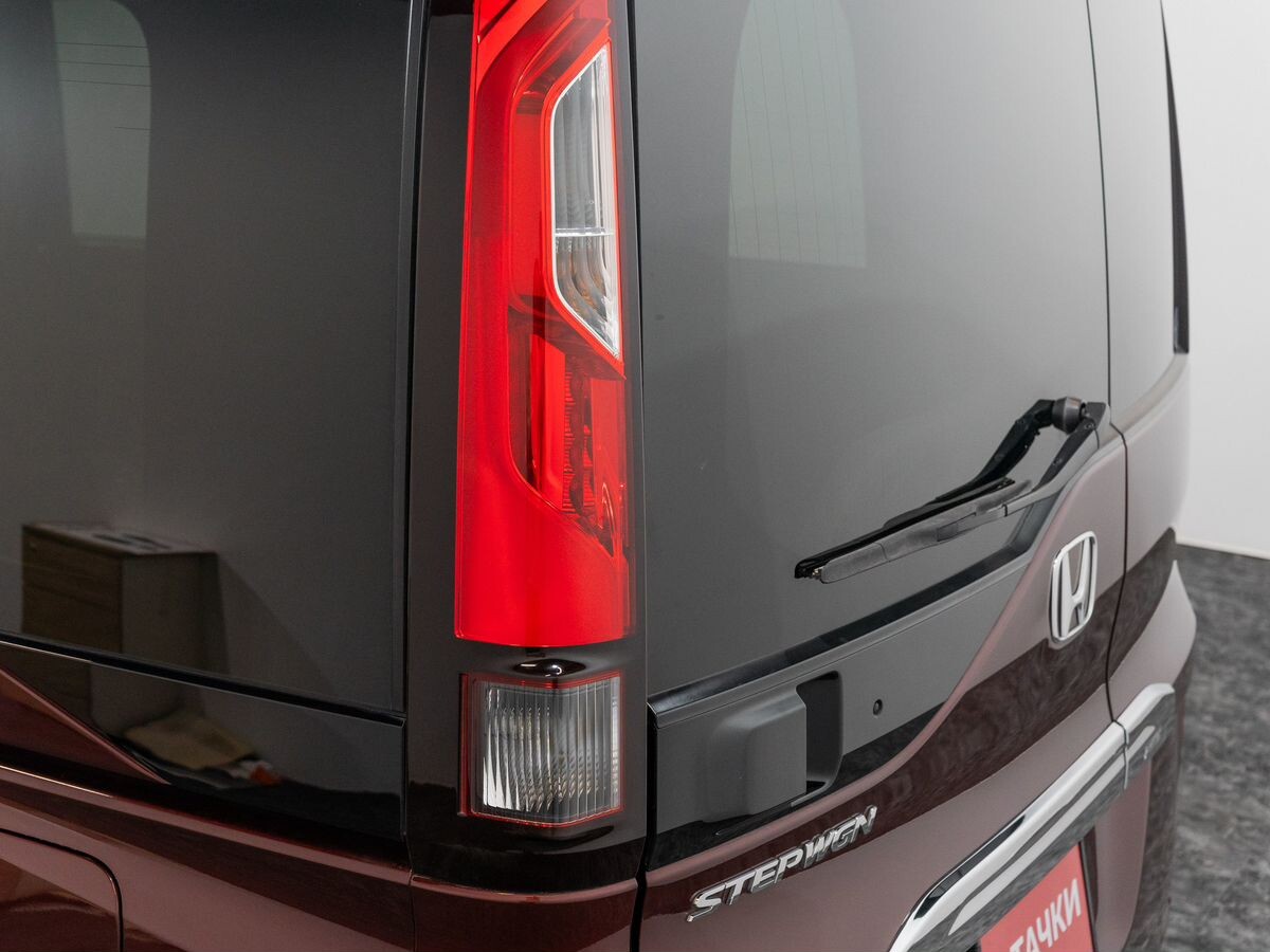 Honda Stepwgn 2018 - фото автомобиля