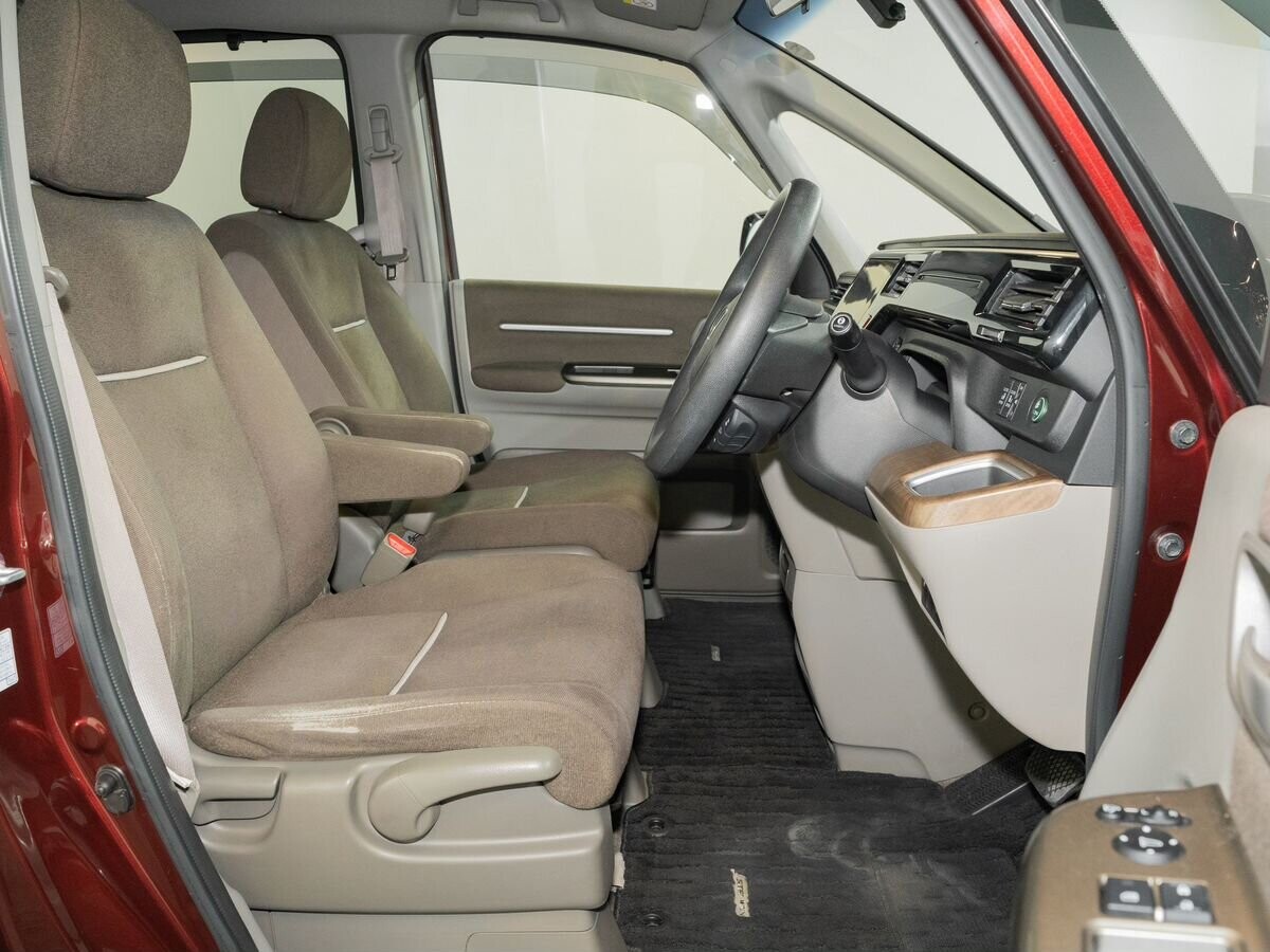 Honda Stepwgn 2018 - фото автомобиля