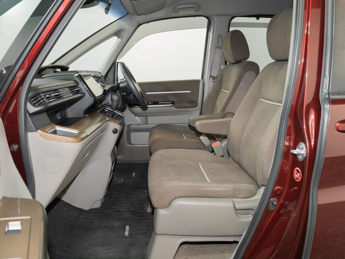 Honda Stepwgn 2018 - фото автомобиля