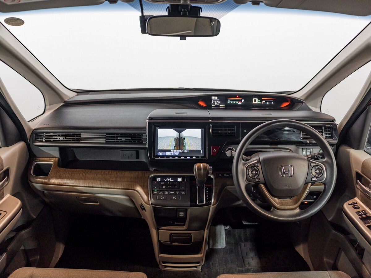 Honda Stepwgn 2018 - фото автомобиля