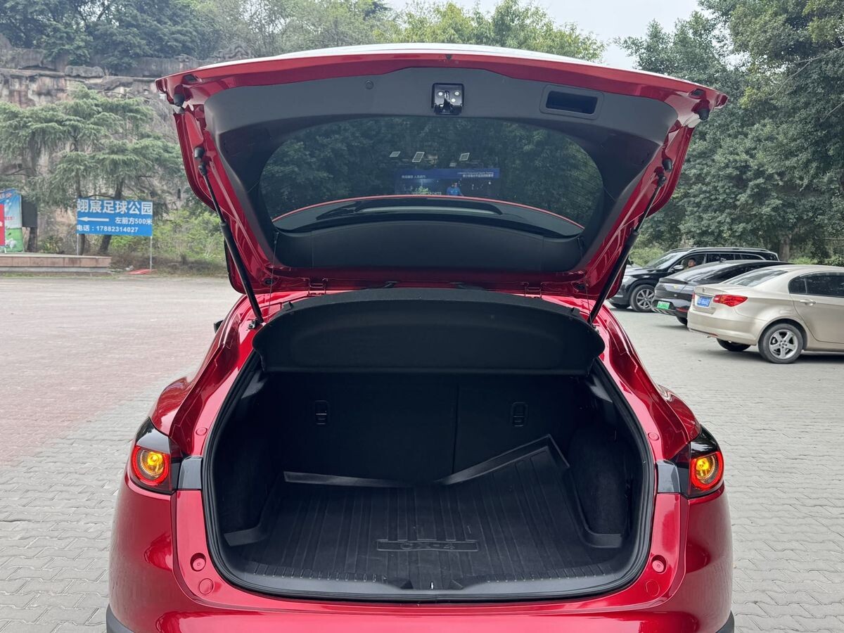 Mazda CX-4 2023 - фото автомобиля