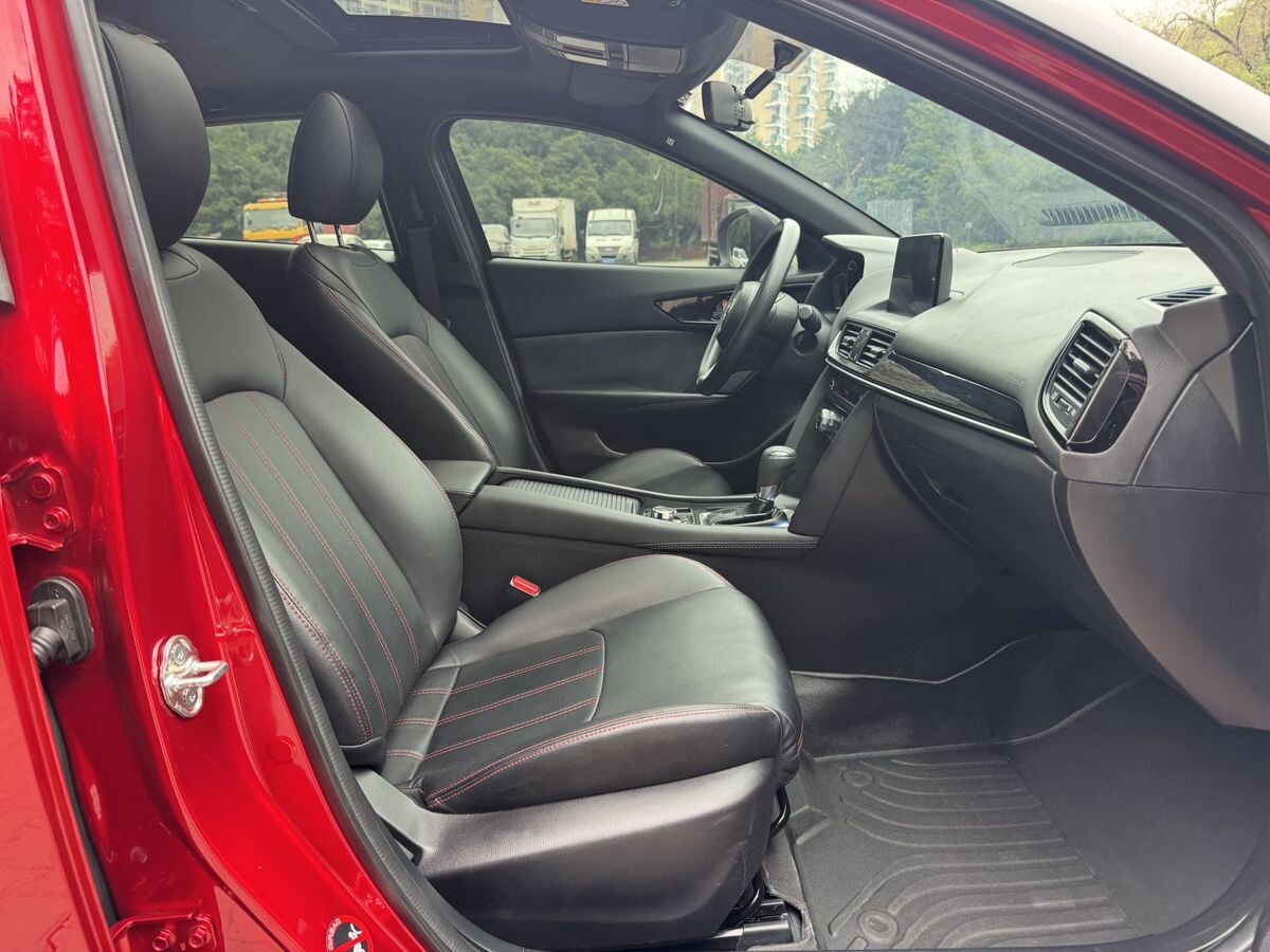 Mazda CX-4 2023 - фото автомобиля