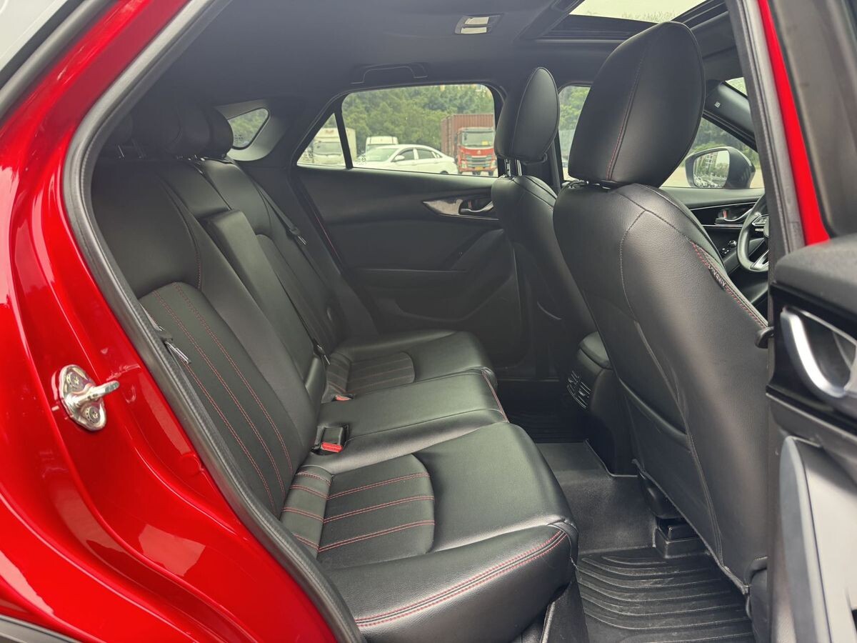 Mazda CX-4 2023 - фото автомобиля