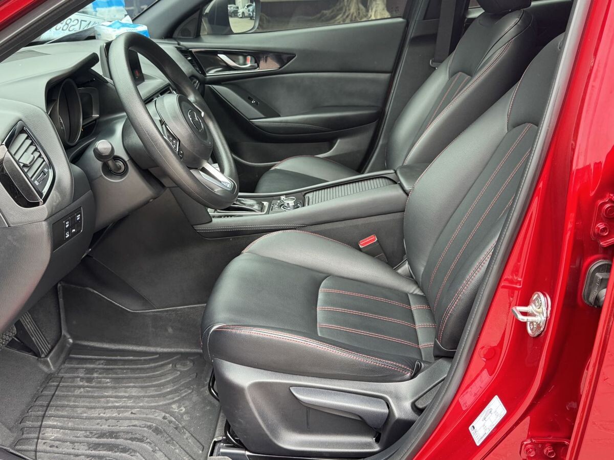 Mazda CX-4 2023 - фото автомобиля