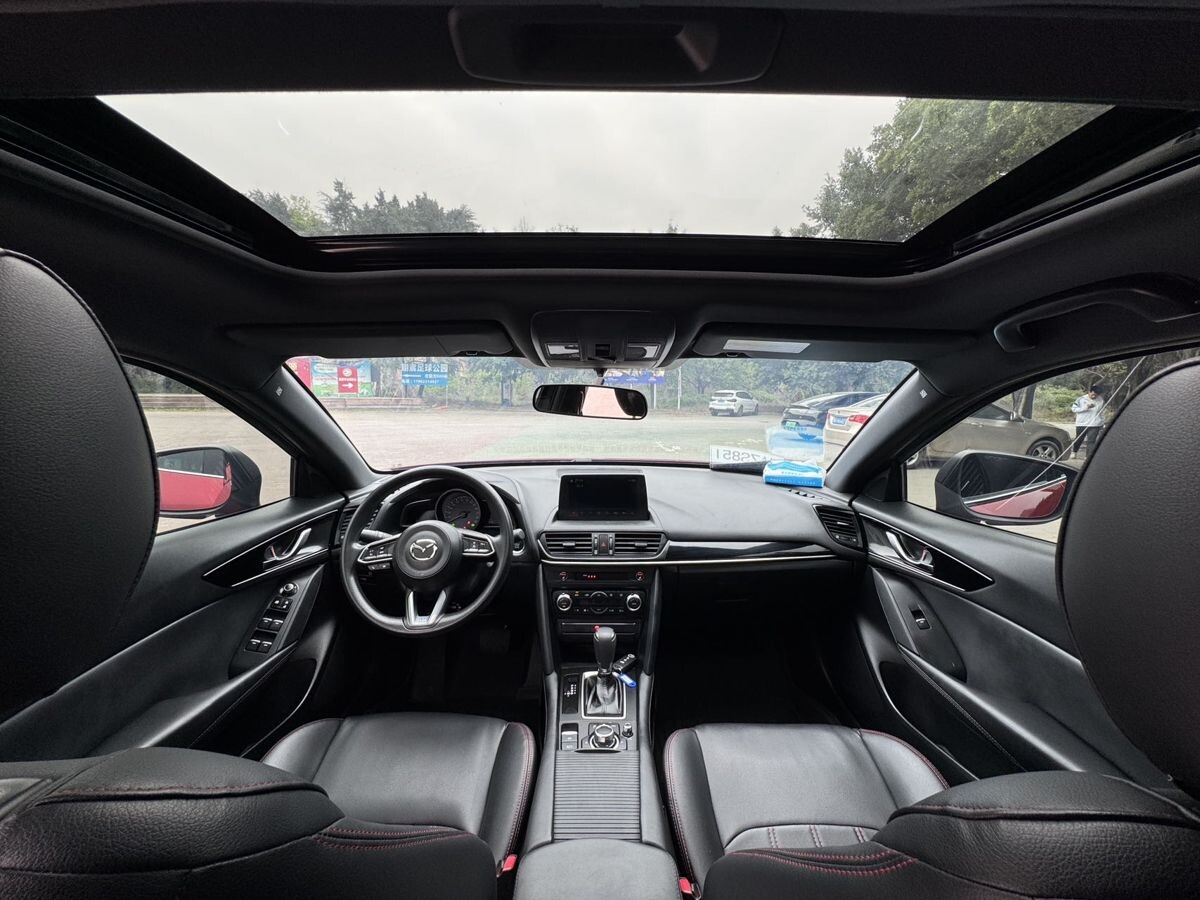 Mazda CX-4 2023 - фото автомобиля