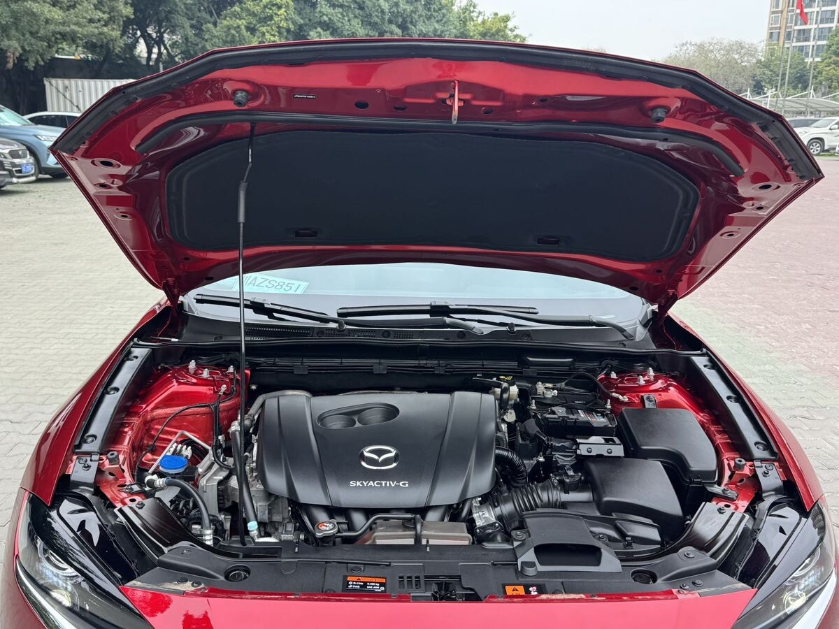 Mazda CX-4 2023 - фото автомобиля