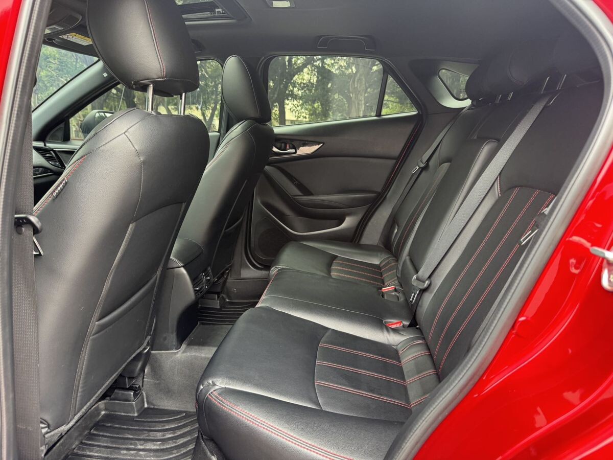 Mazda CX-4 2023 - фото автомобиля