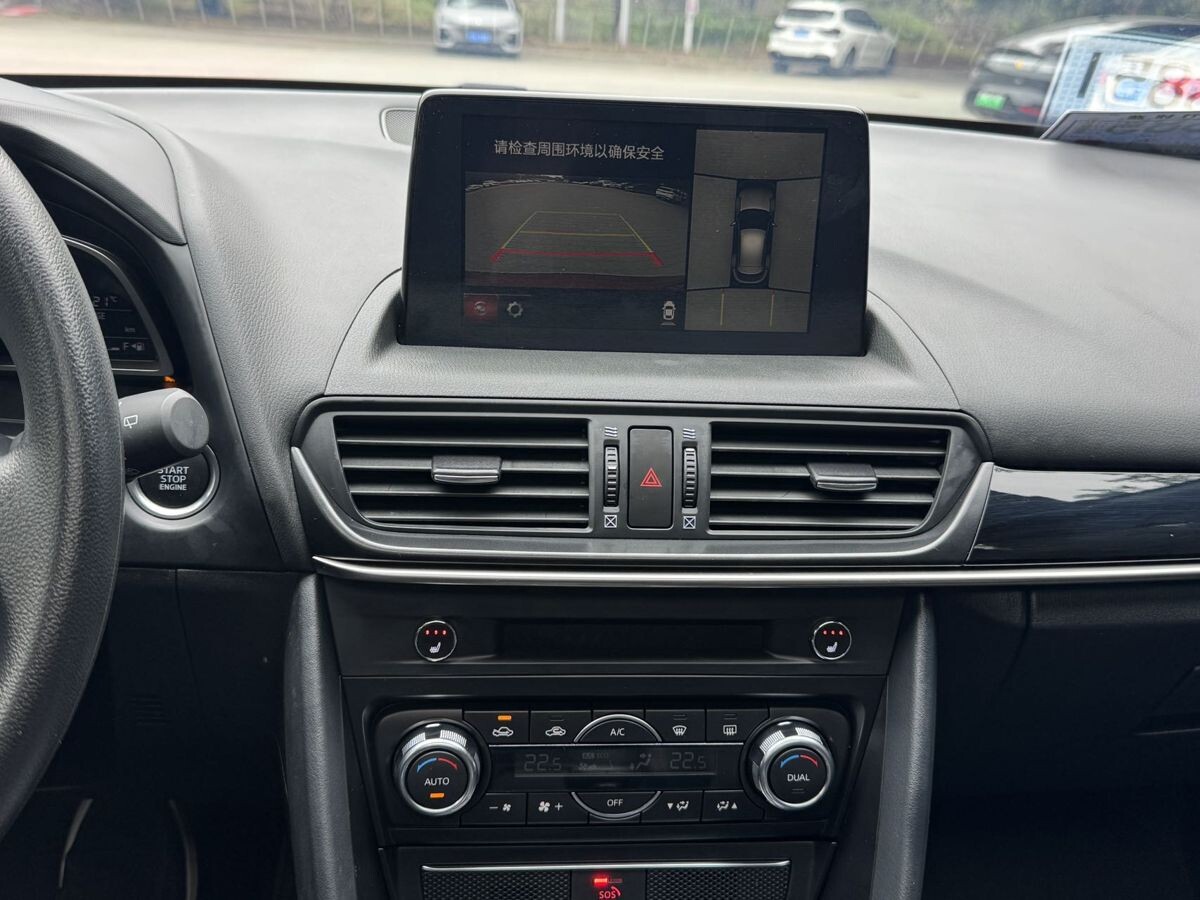 Mazda CX-4 2023 - фото автомобиля