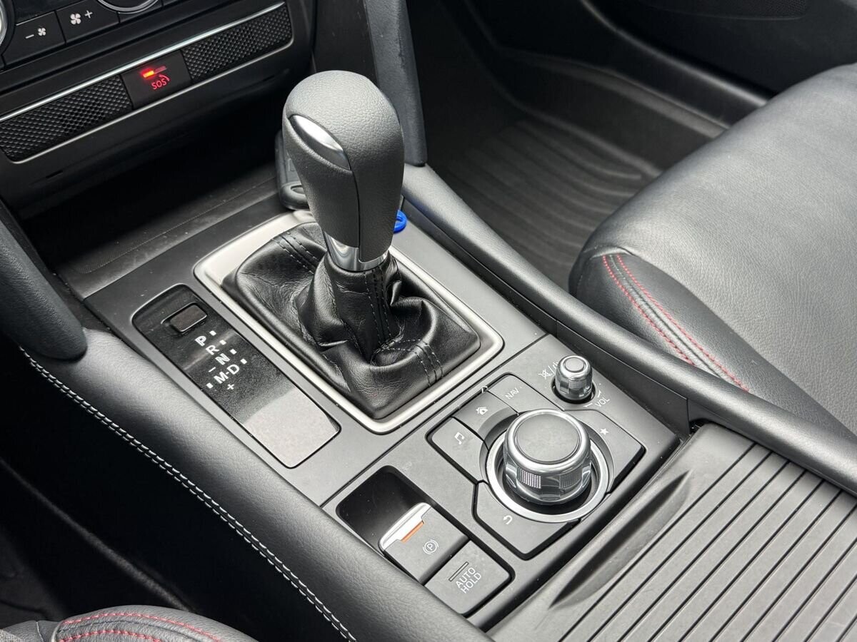 Mazda CX-4 2023 - фото автомобиля