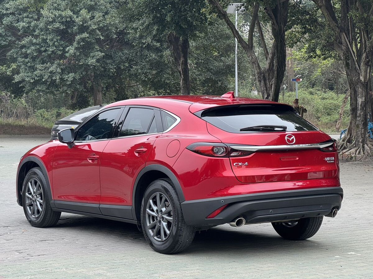 Mazda CX-4 2023 - фото автомобиля