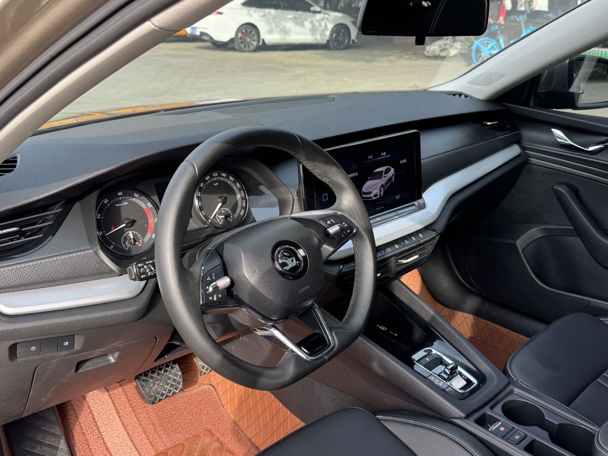 Skoda Octavia 2022 - фото автомобиля