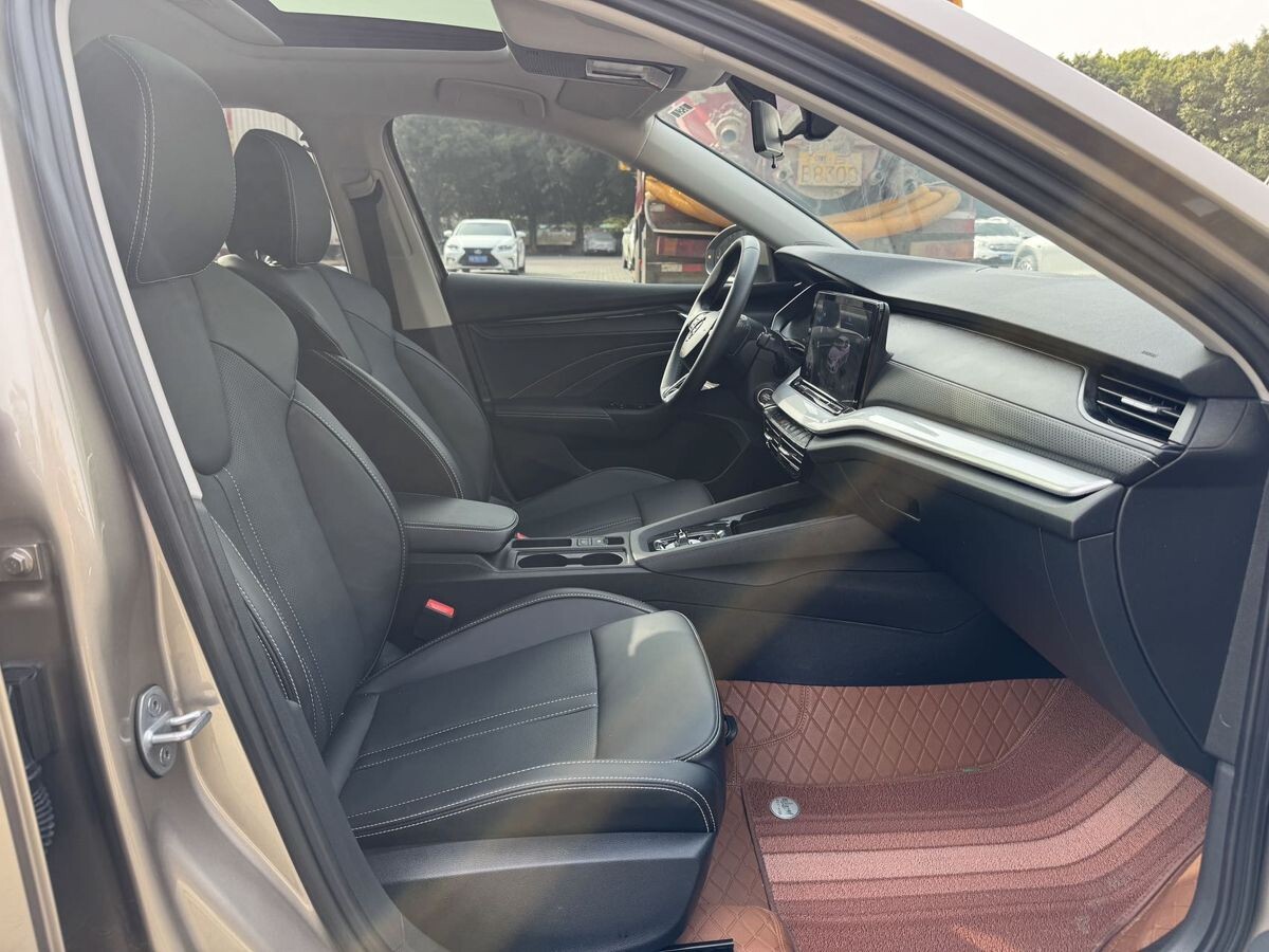 Skoda Octavia 2022 - фото автомобиля