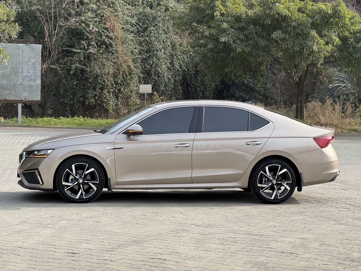 Skoda Octavia 2022 - фото автомобиля