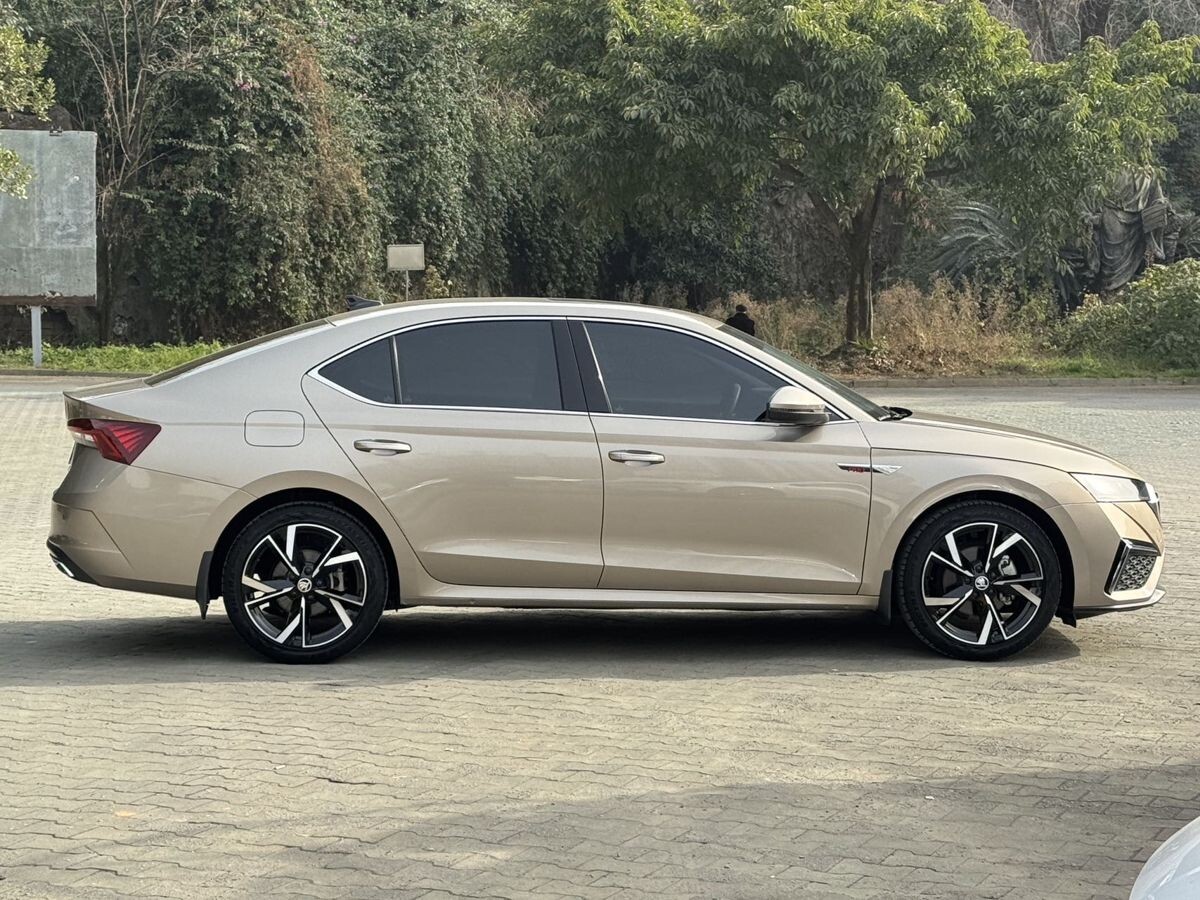 Skoda Octavia 2022 - фото автомобиля