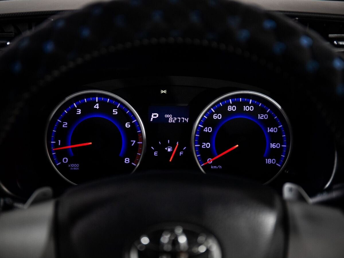 Toyota Wish 2013 - фото автомобиля