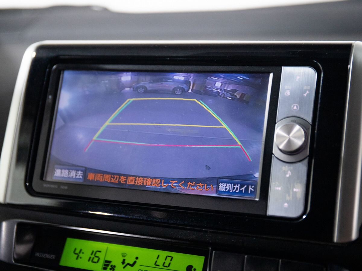 Toyota Wish 2013 - фото автомобиля