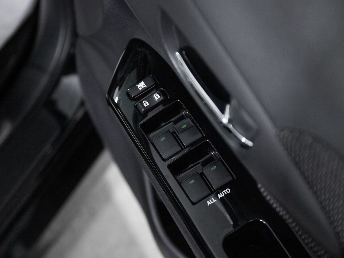 Toyota Wish 2013 - фото автомобиля